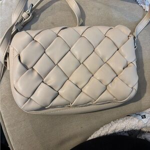 Elegant Cream Woven Leather Bag (A1)